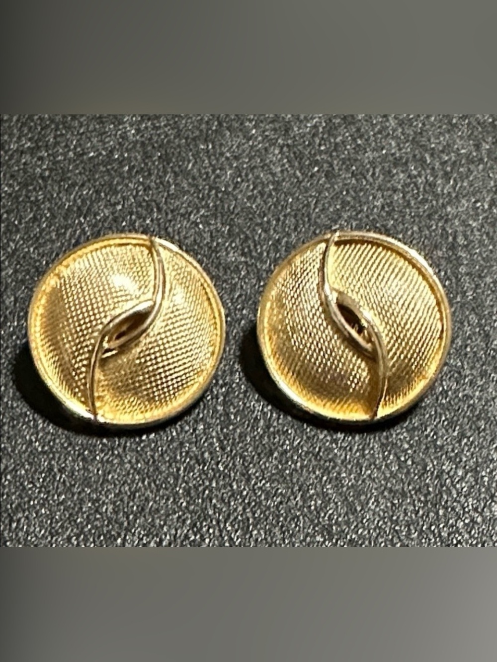 Crown Trifari Vintage Gold Tone Clip On Earrings